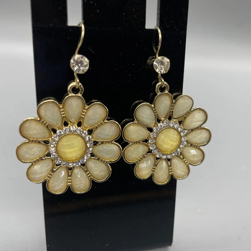 Gold‎ Tone Daisy Flower Drop Earrings Yellow Cats Eye Rhinestone Floral Dangle